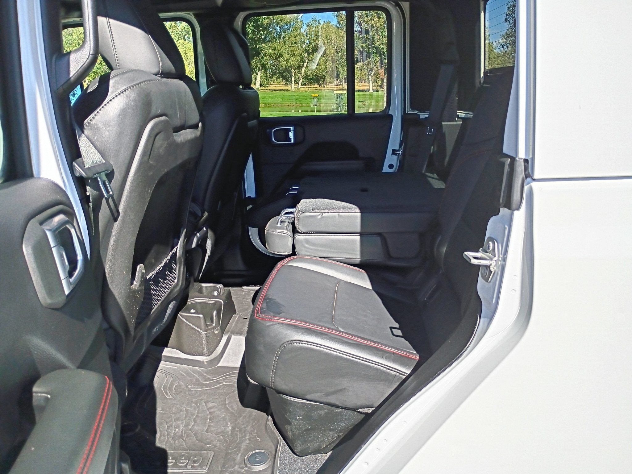Used 2024 Bright White Clearcoat Jeep Rubicon X image 20