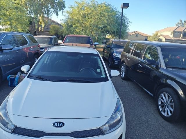 Used 2020 Clear White Kia S image 3