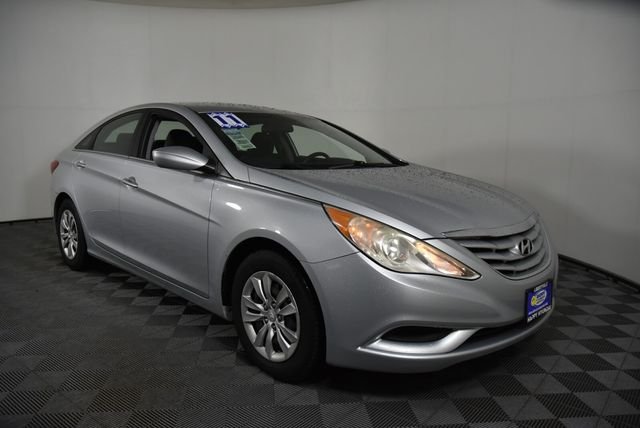 Used 2011 Silver Hyundai GLS image 12