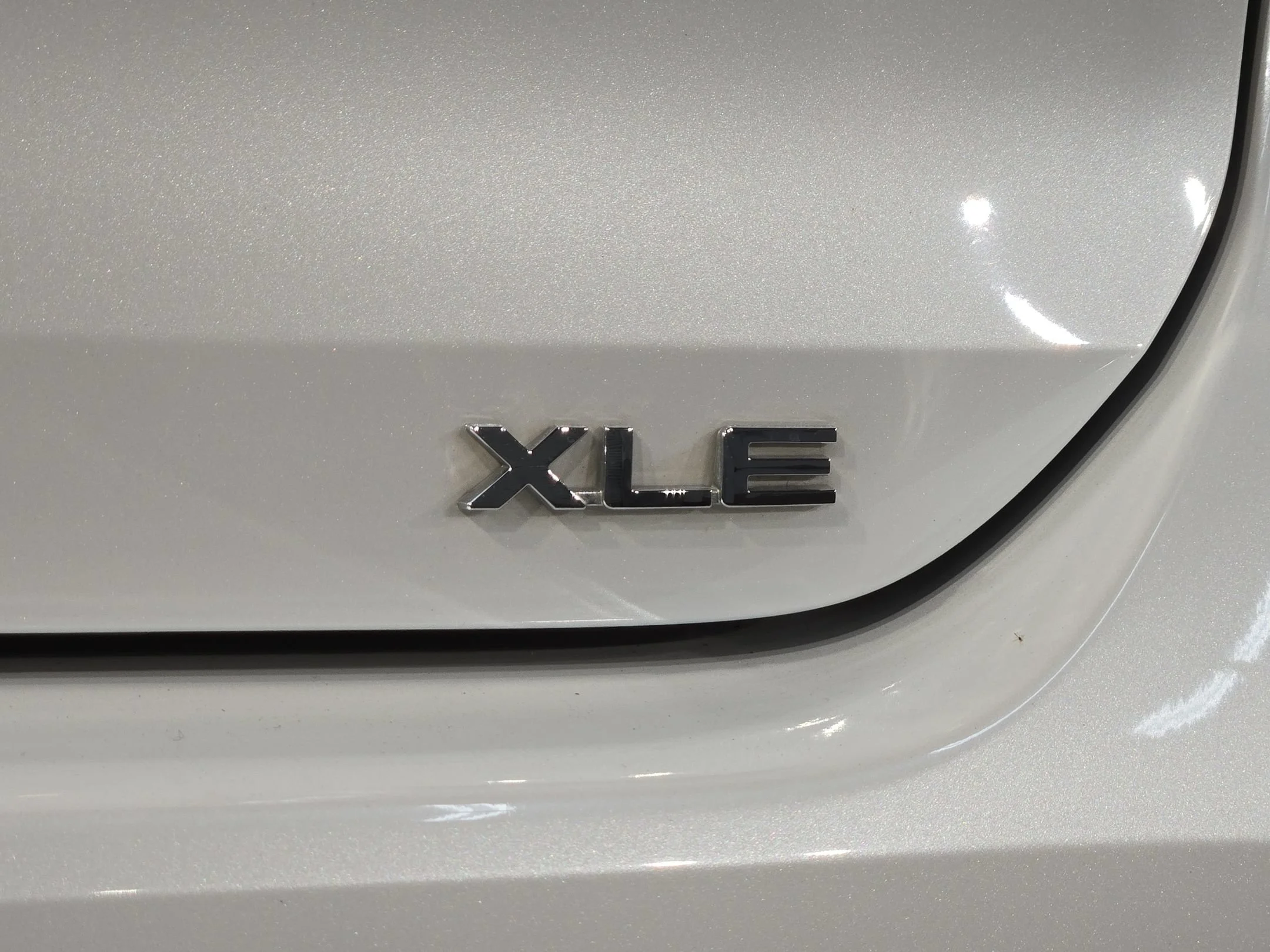 Used 2022 Wind Chill Pearl Toyota XLE image 38