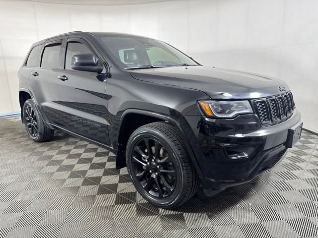 Used 2021 Diamond Black Jeep Laredo X image 1