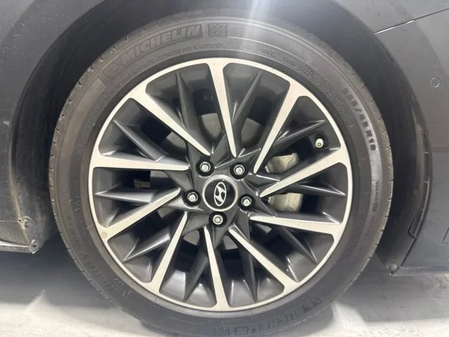 Used 2020 Black Hyundai Limited image 4
