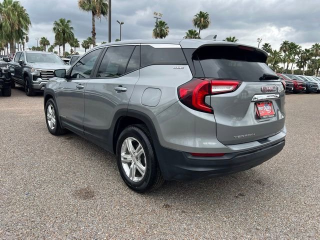 Used 2024 Sterling Metallic GMC SLE image 5