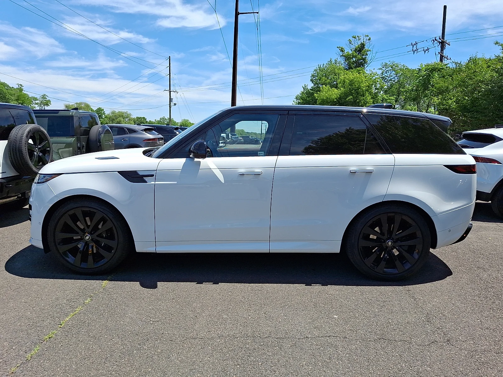 Certified Used 2024 Fuji White - 1AA Land Rover Dynamic SE image 3