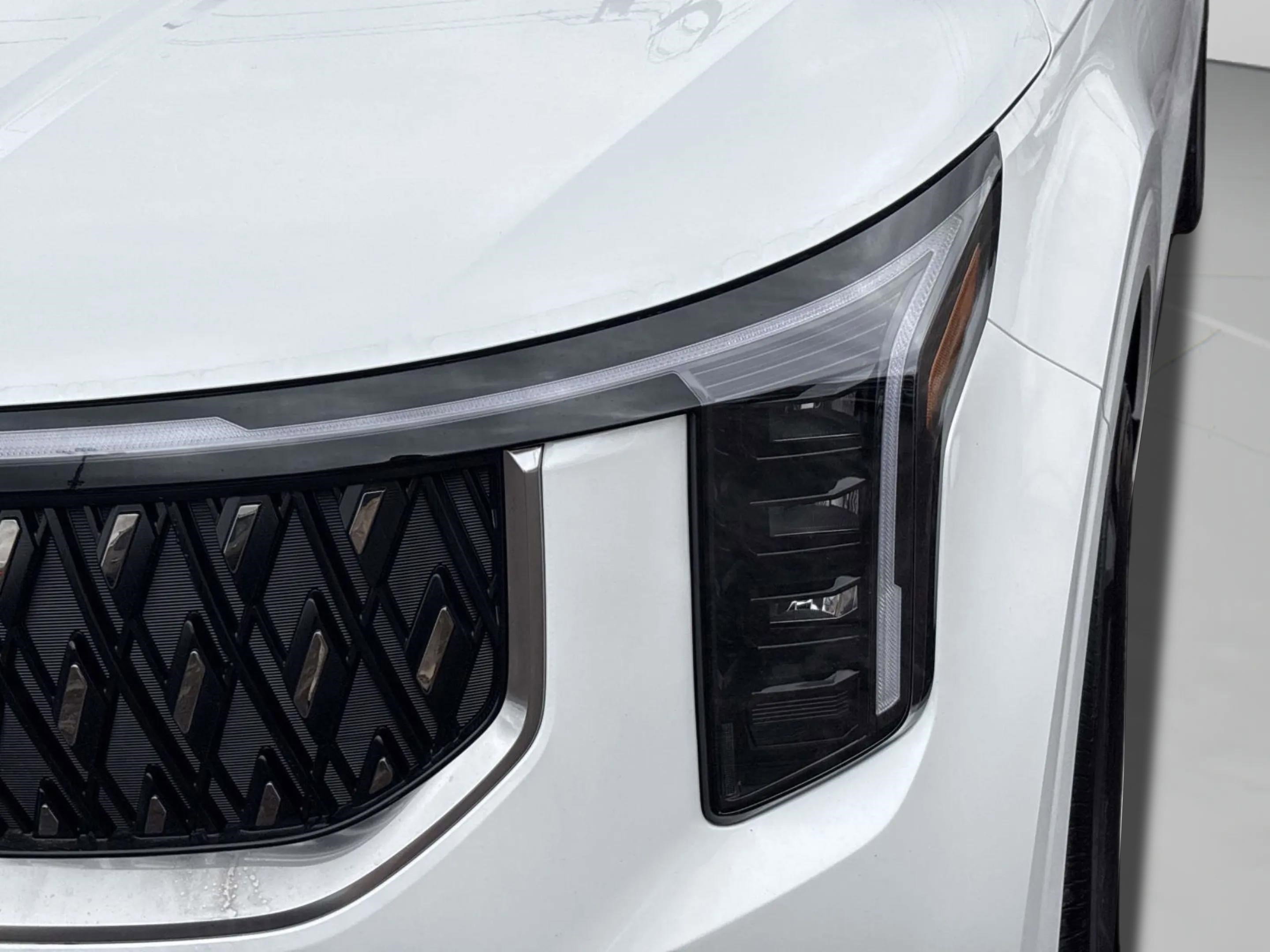 New 2026 Snow White Pearl Kia LXS image 10