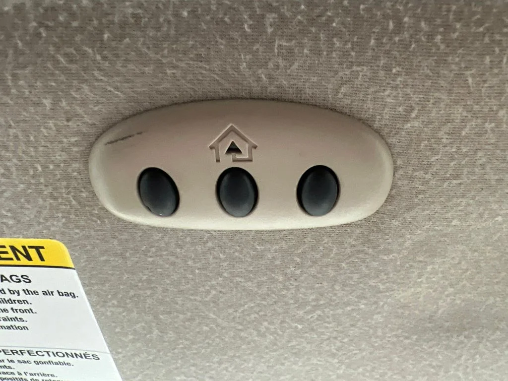 Used 2010 White Ford Limited image 19