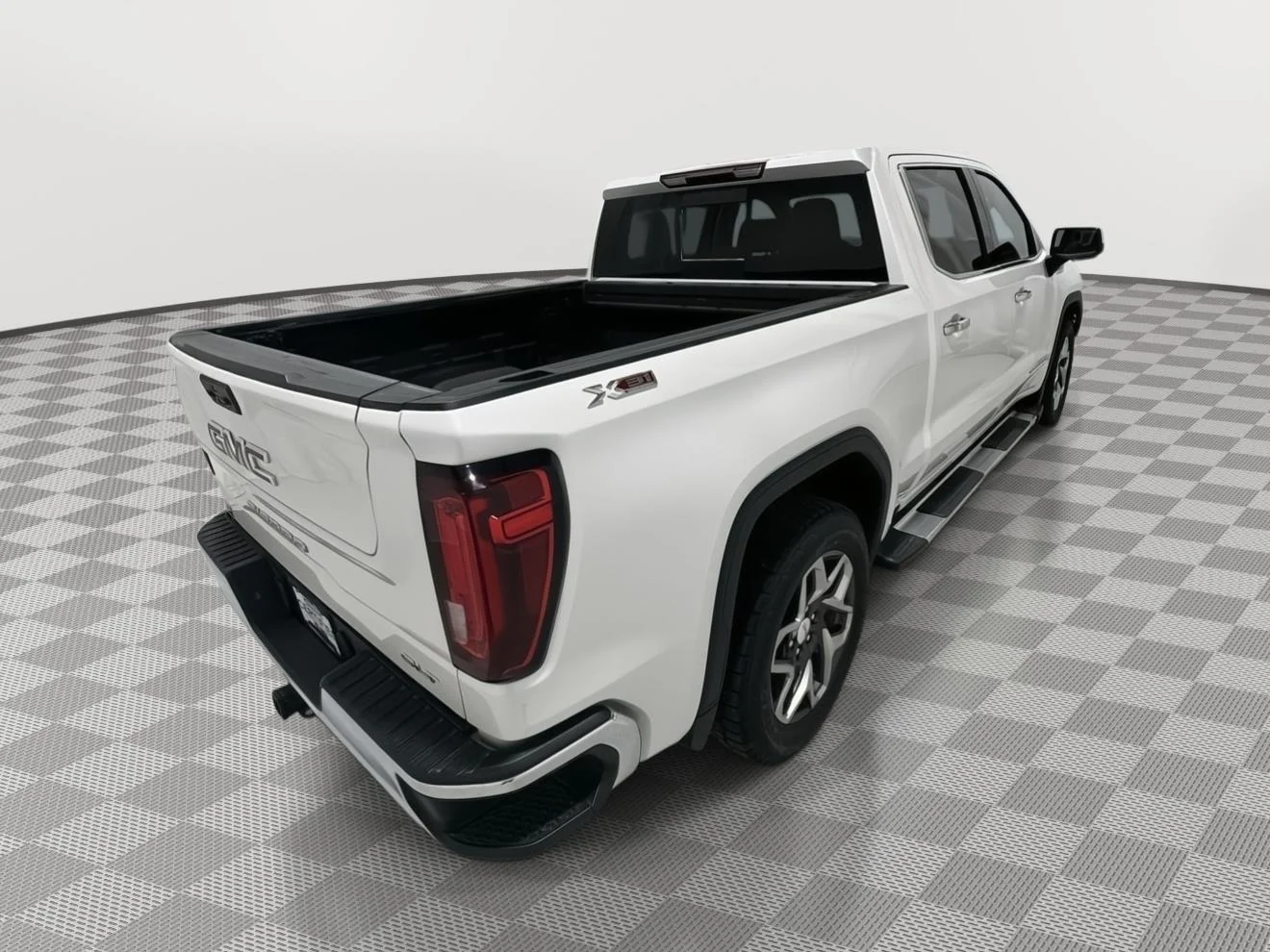 Used 2023 WHITE FROST TRICOAT GMC SLT image 5