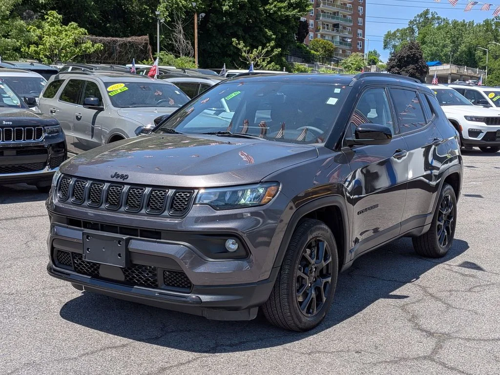 Used 2023 Gray Jeep Latitude image 1