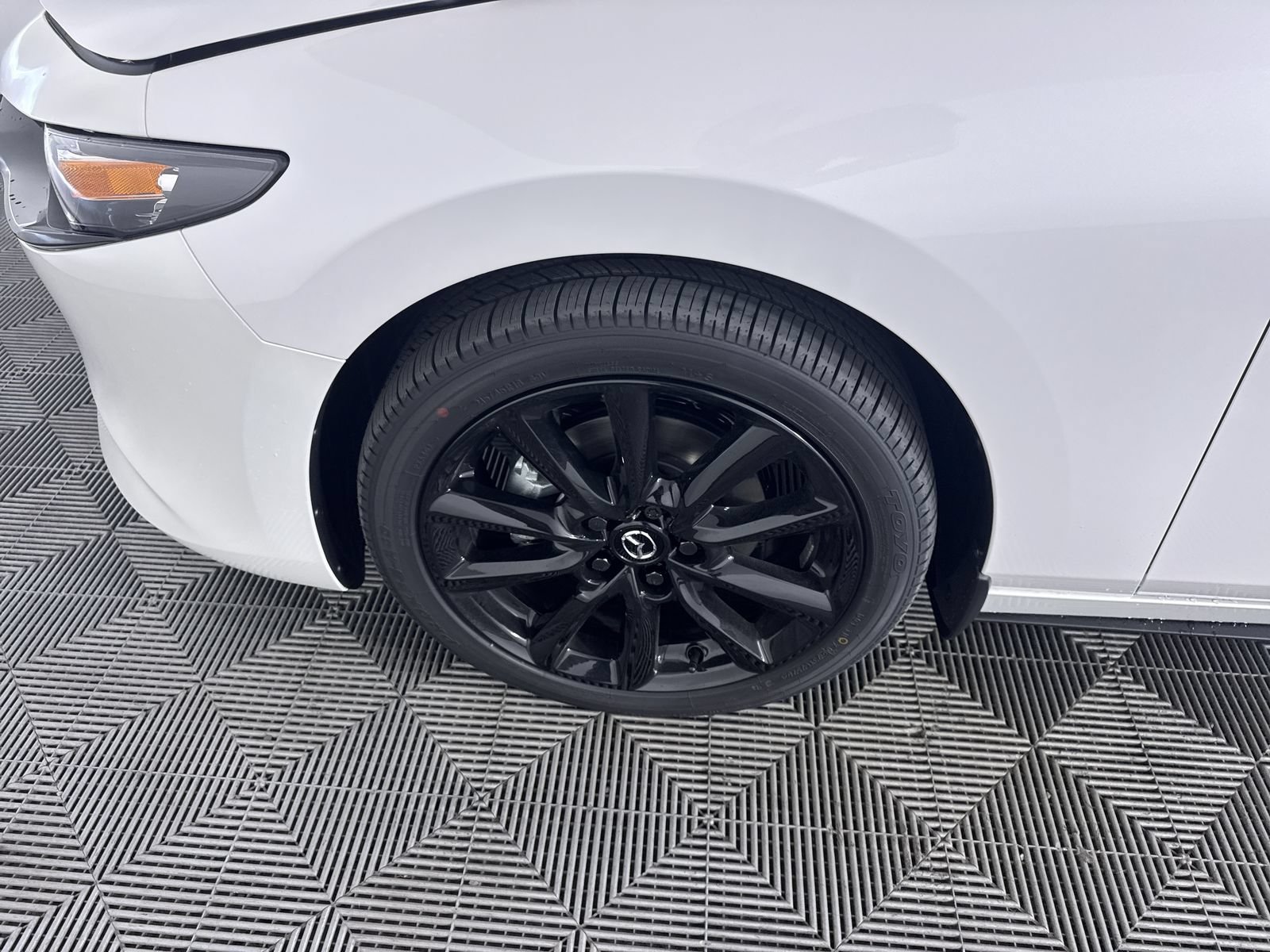New 2026 Snowflake White Pearl Mazda 2.5 S Carbon Edition image 25