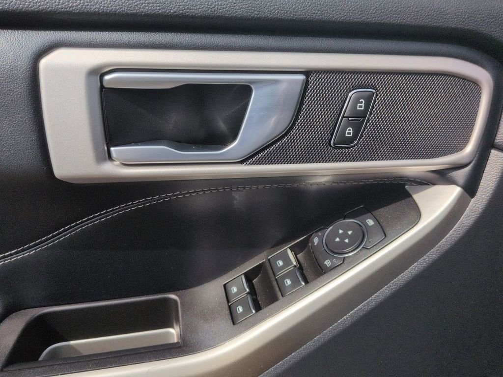 Used 2021 Blue Metallic Ford XLT image 10
