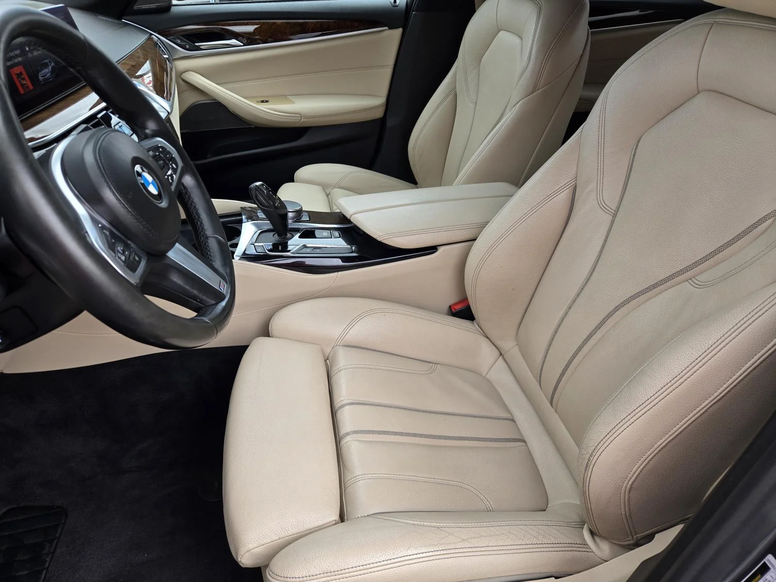 2019 BMW 5 Series 530i - Photo 21