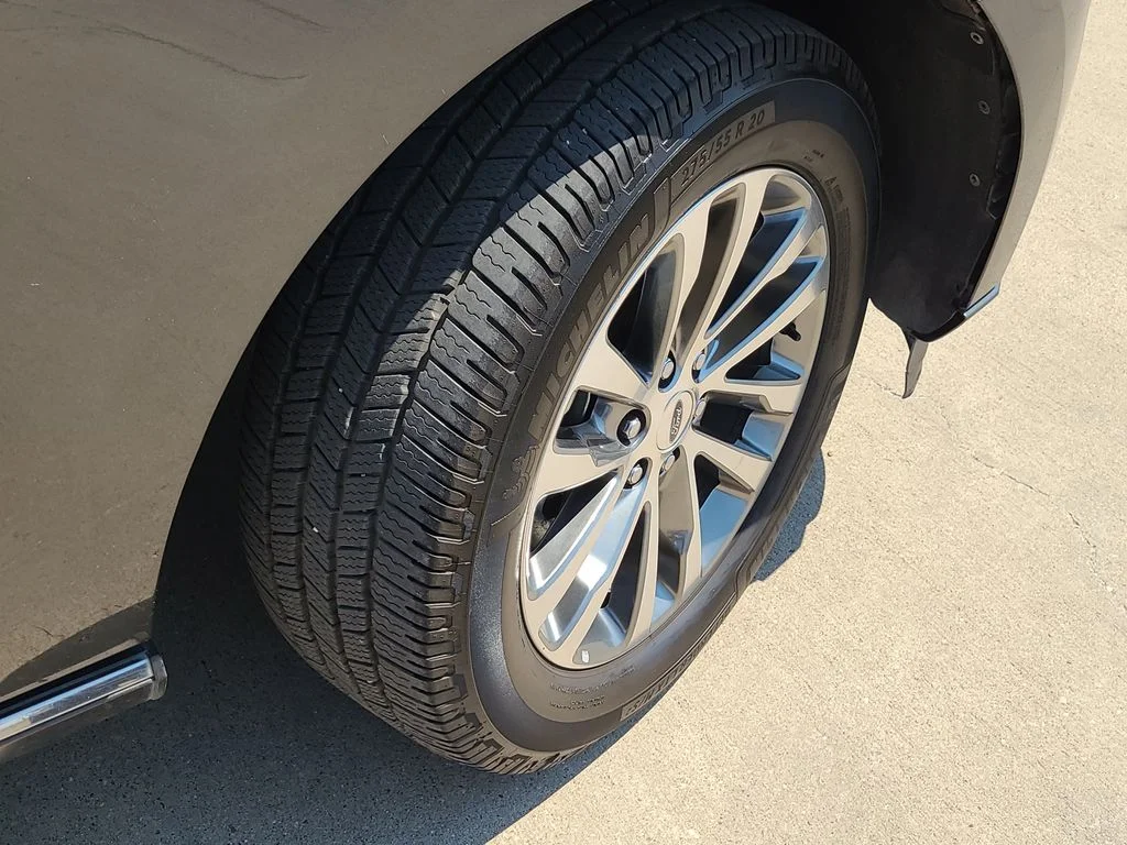 Used 2018 Gray Ford Limited image 8