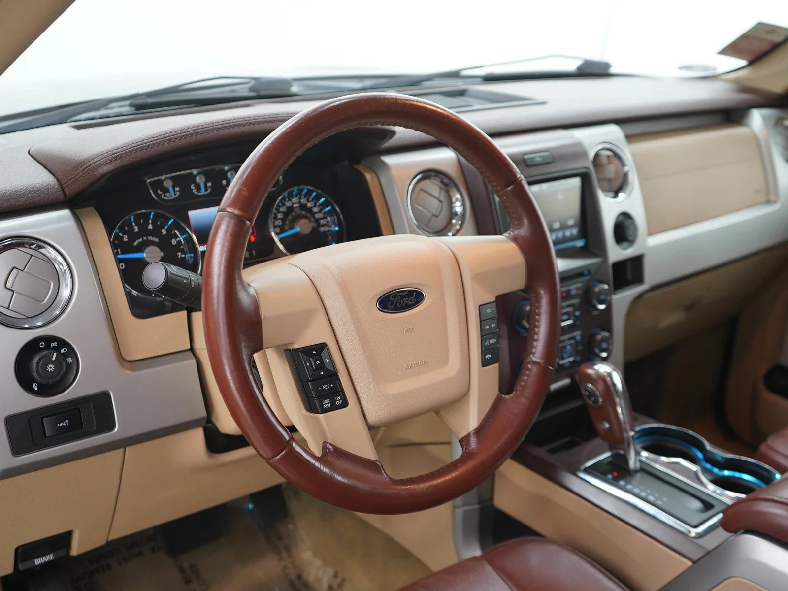 Used 2014  Ford XL image 19