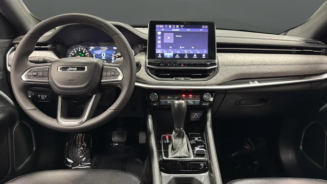 Used 2023 Crystal Metallic Jeep Latitude image 11