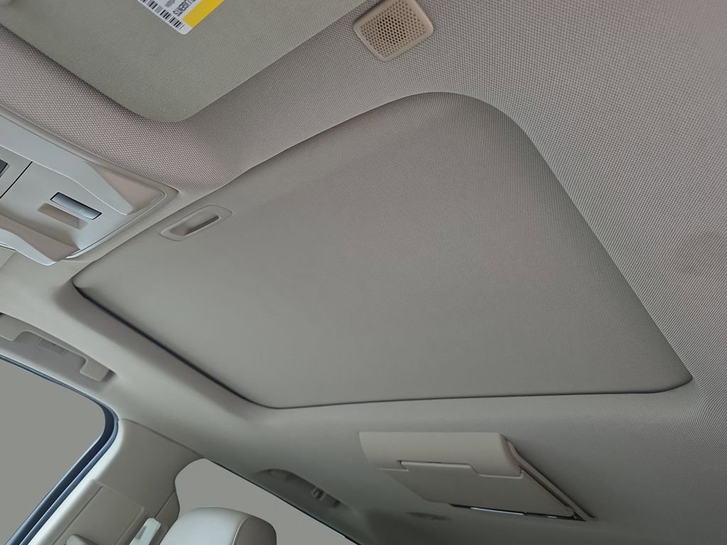 Used 2020 Crystal White Tricoat Cadillac Luxury image 30