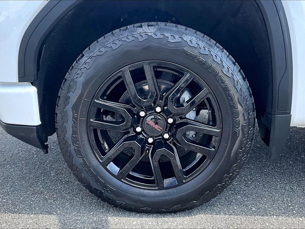 Used 2024 White GMC Elevation image 7