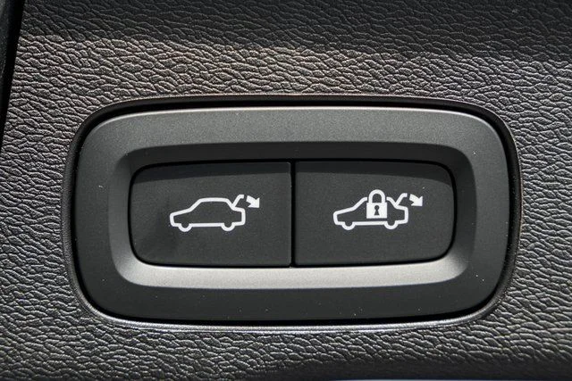 New 2026 Aurora Silver Volvo Plus image 10