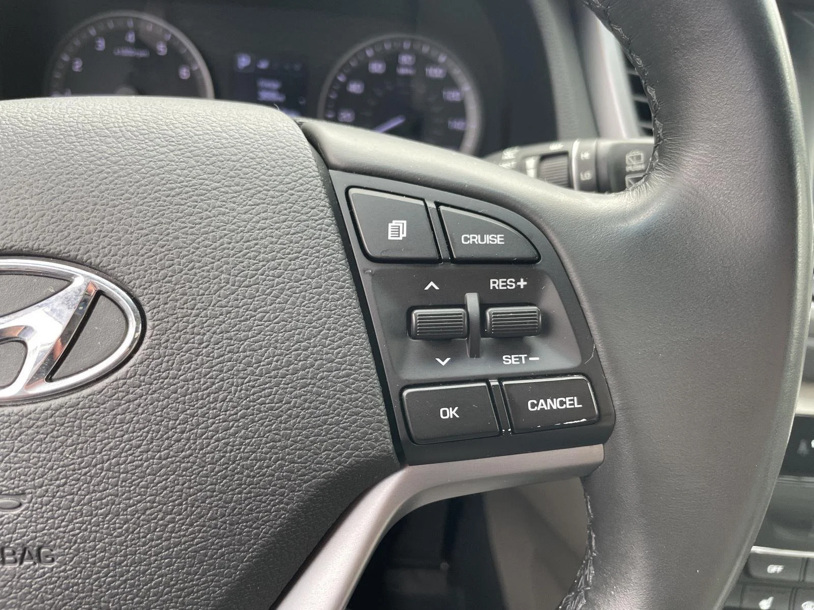 Used 2018 Dazzling White Hyundai Value image 7