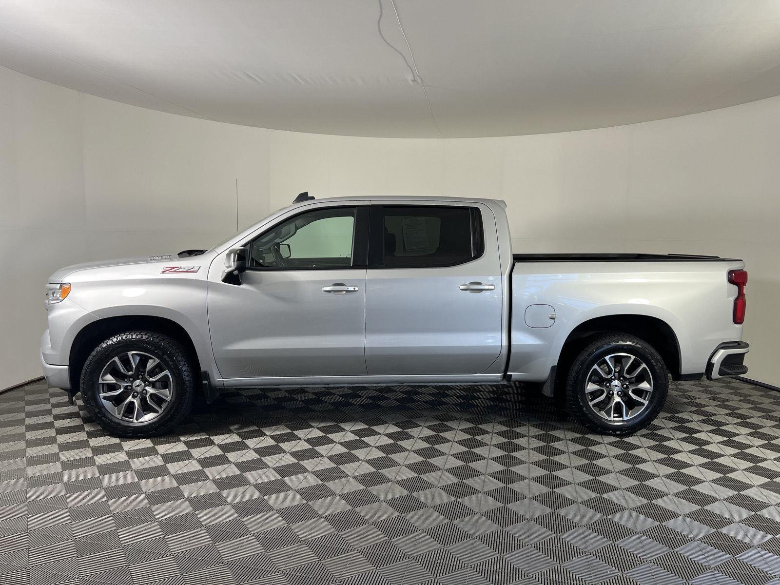 Used 2022 Silver Ice Metallic Chevrolet RST image 29