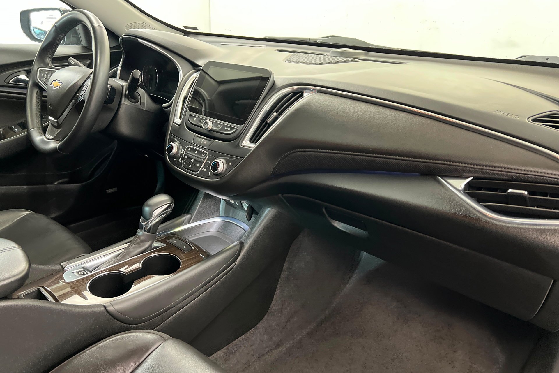 Used 2024 Mosaic Black Metallic Chevrolet LT image 24