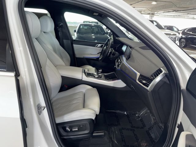 Used 2023 White Metallic BMW sDrive40i image 14