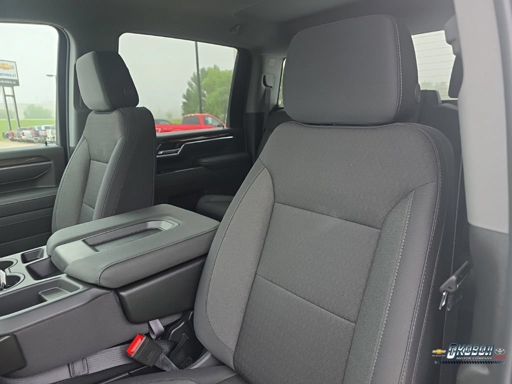 New 2026 Summit White Chevrolet LT image 19