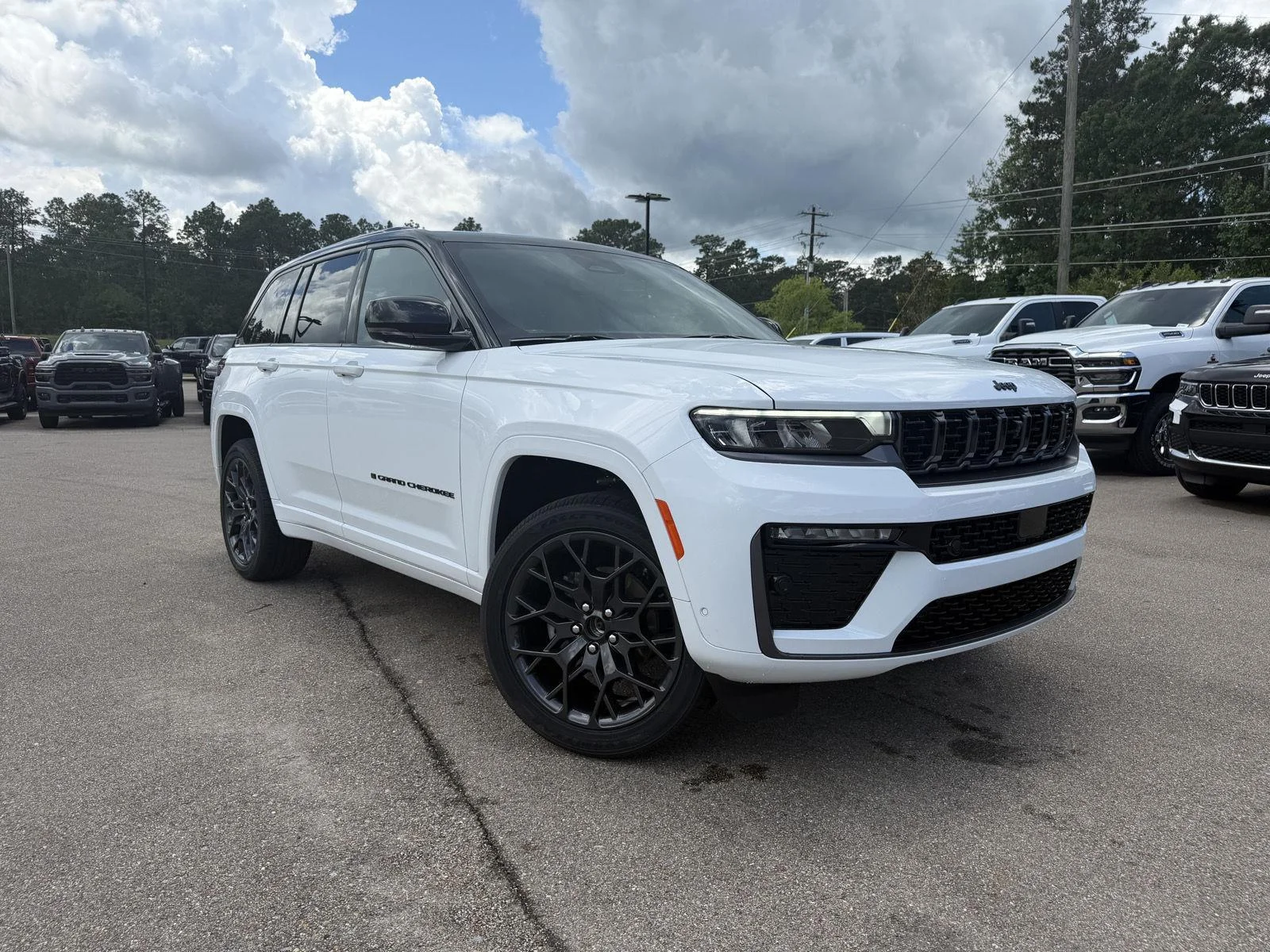 New 2026 Bright White Clear-Coat Exterior Paint Jeep Summit image 3