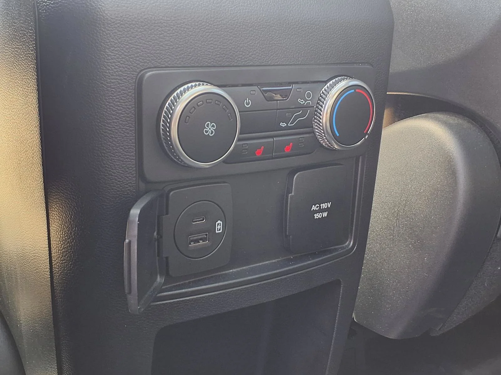 Used 2020 Silver Metallic Ford Limited image 25
