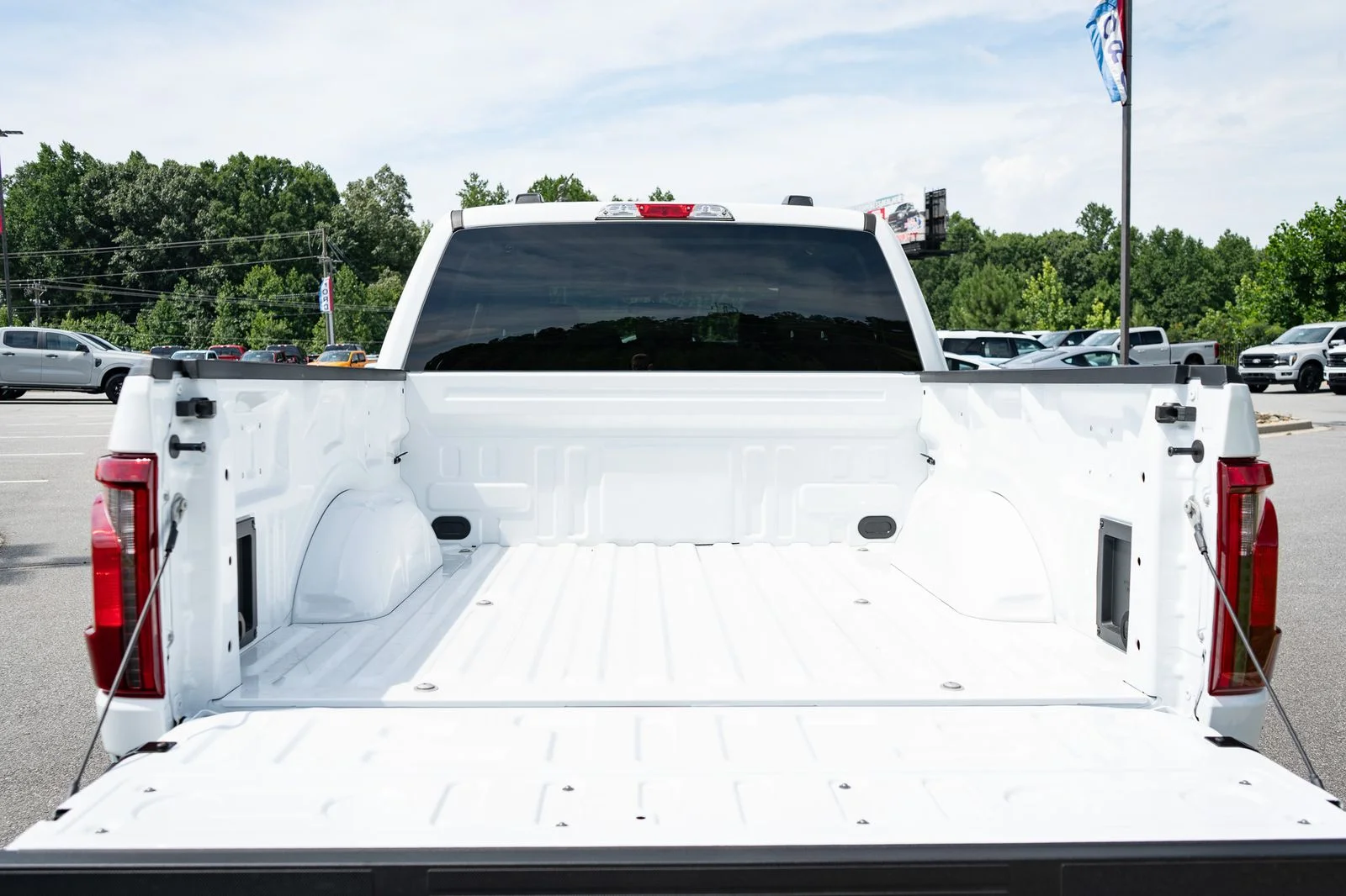 New 2026 White Ford XLT image 9