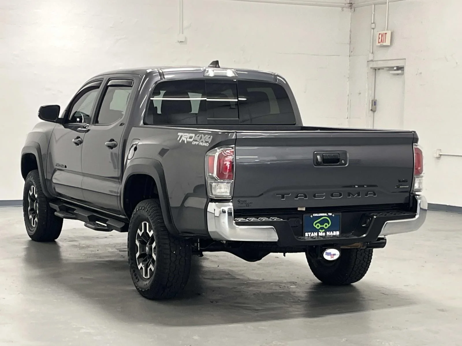 Used 2022 Magnetic Gray Metallic Toyota TRD Off Road Double Cab 3.5L V6 1 Owner image 6