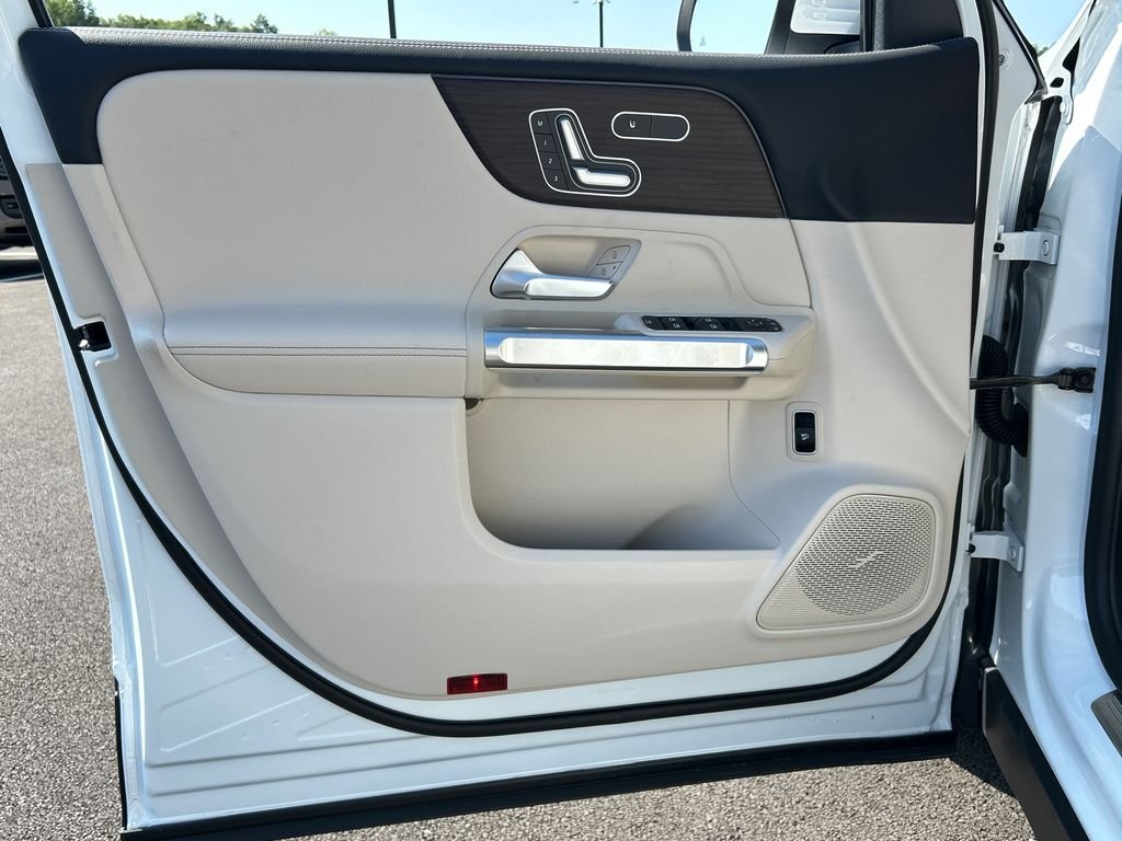 New 2026 Polar White Mercedes-Benz GLB 250 image 10