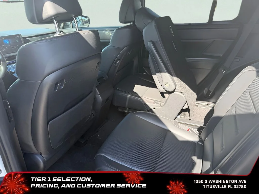 Used 2025 White Hyundai Calligraphy image 33