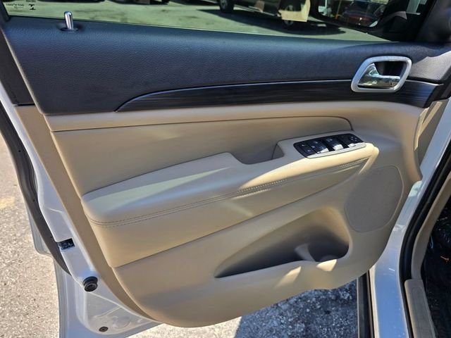 Certified Used 2022 White Jeep Laredo E image 13