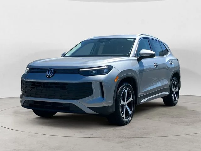 2025 Volkswagen Tiguan SE - Photo 3