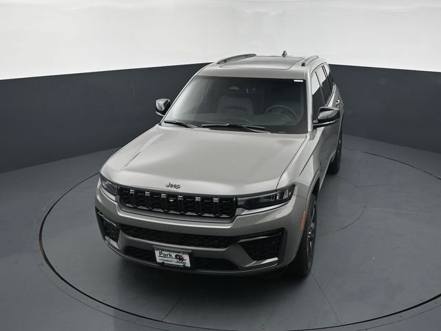 New 2027 Gray Jeep Limited Reserve image 13