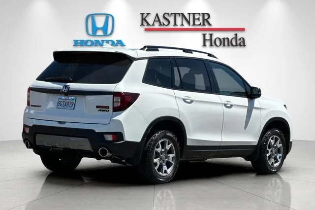 Certified Used 2023 Platinum White Pearl Honda TrailSport image 5