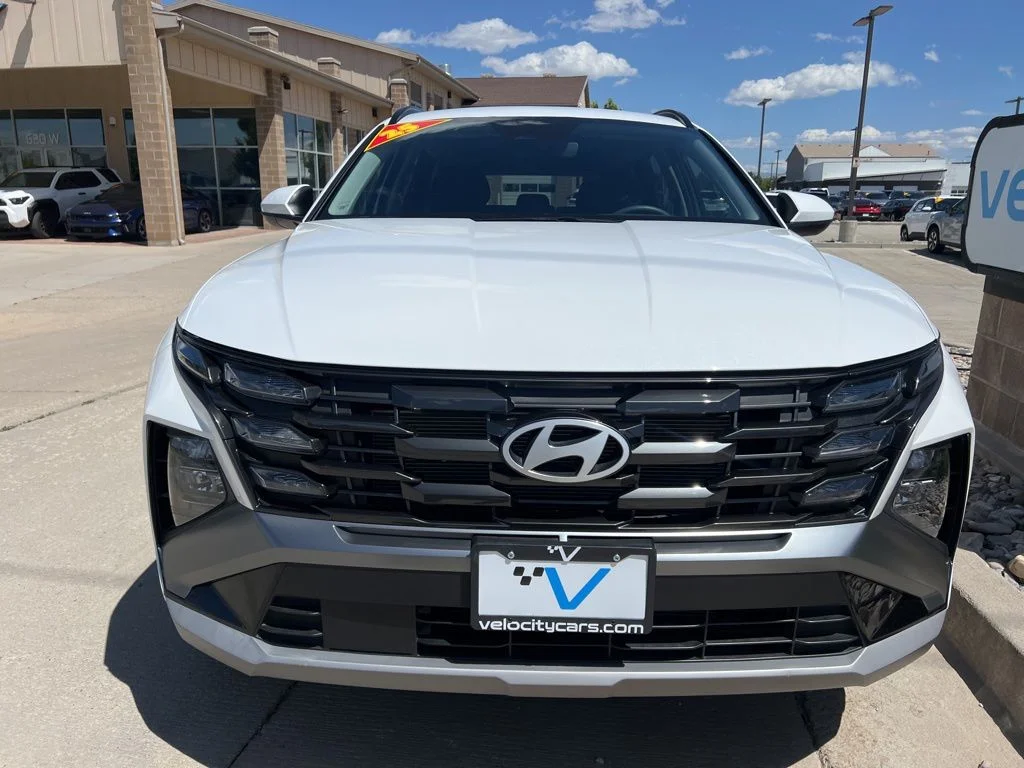 Used 2025 White Hyundai SEL image 2