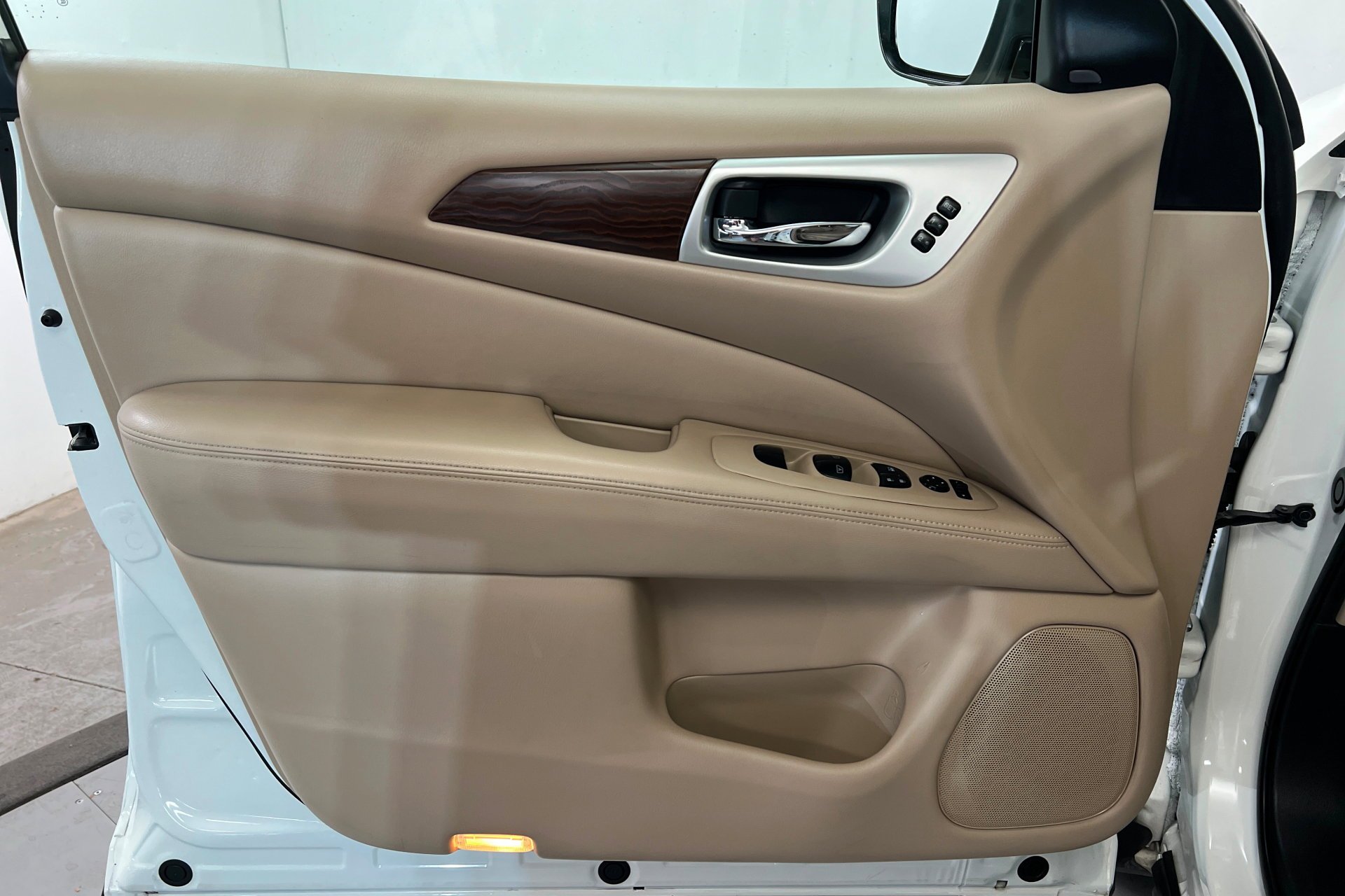 Used 2020 Pearl White Tricoat Nissan Platinum image 15