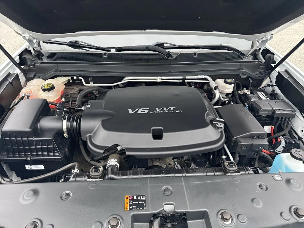 Used 2018 White GMC SLE1 image 29