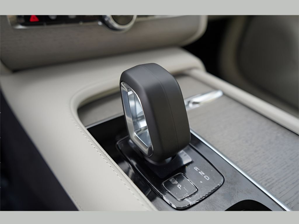 2025 Volvo XC90 Plus - Photo 18