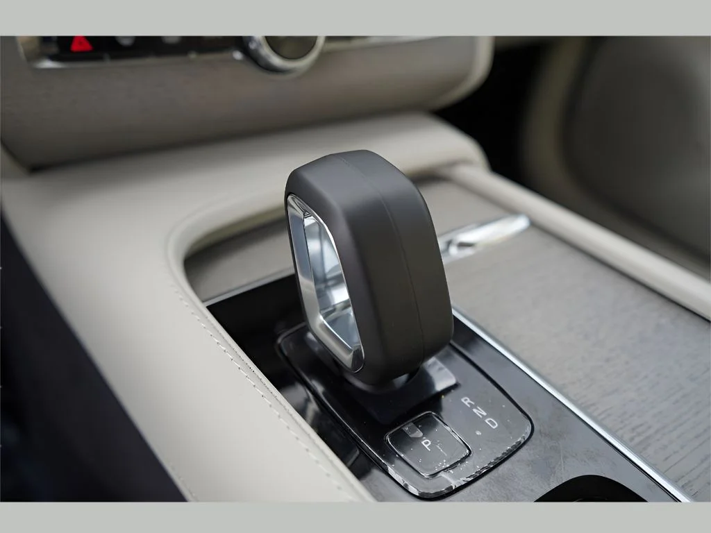 2025 Volvo XC90 Plus - Photo 18