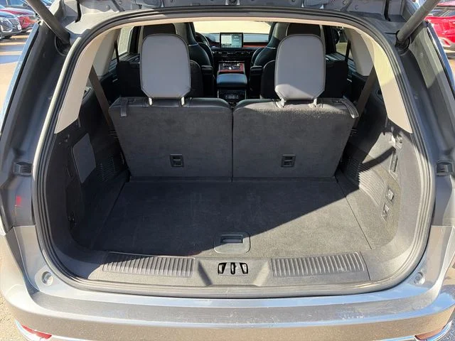 Used 2023 Metallic Lincoln Reserve image 7