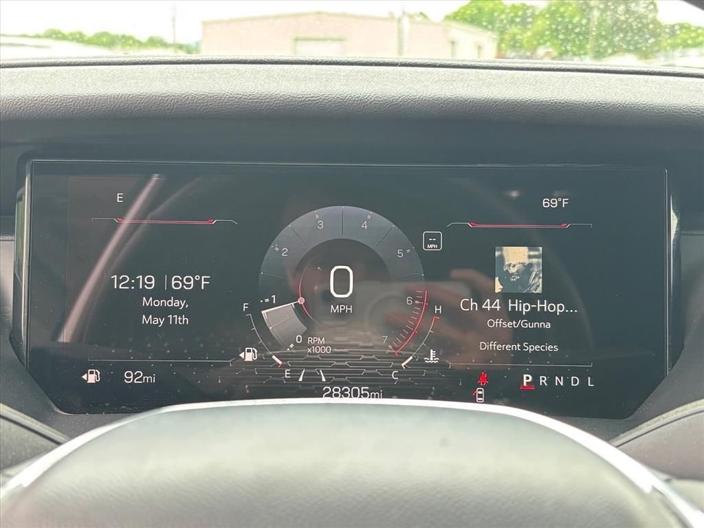 Used 2024 Summit White GMC Elevation image 15