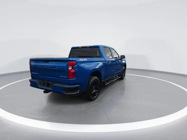 Used 2023 Blue Chevrolet Custom image 8