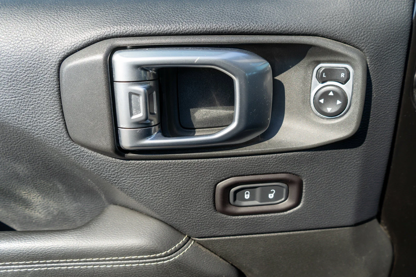 Used 2019 Black Clearcoat Jeep Unlimited Sahara image 15
