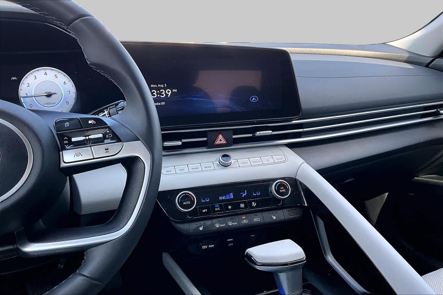 2025 Hyundai Elantra Limited - Photo 7