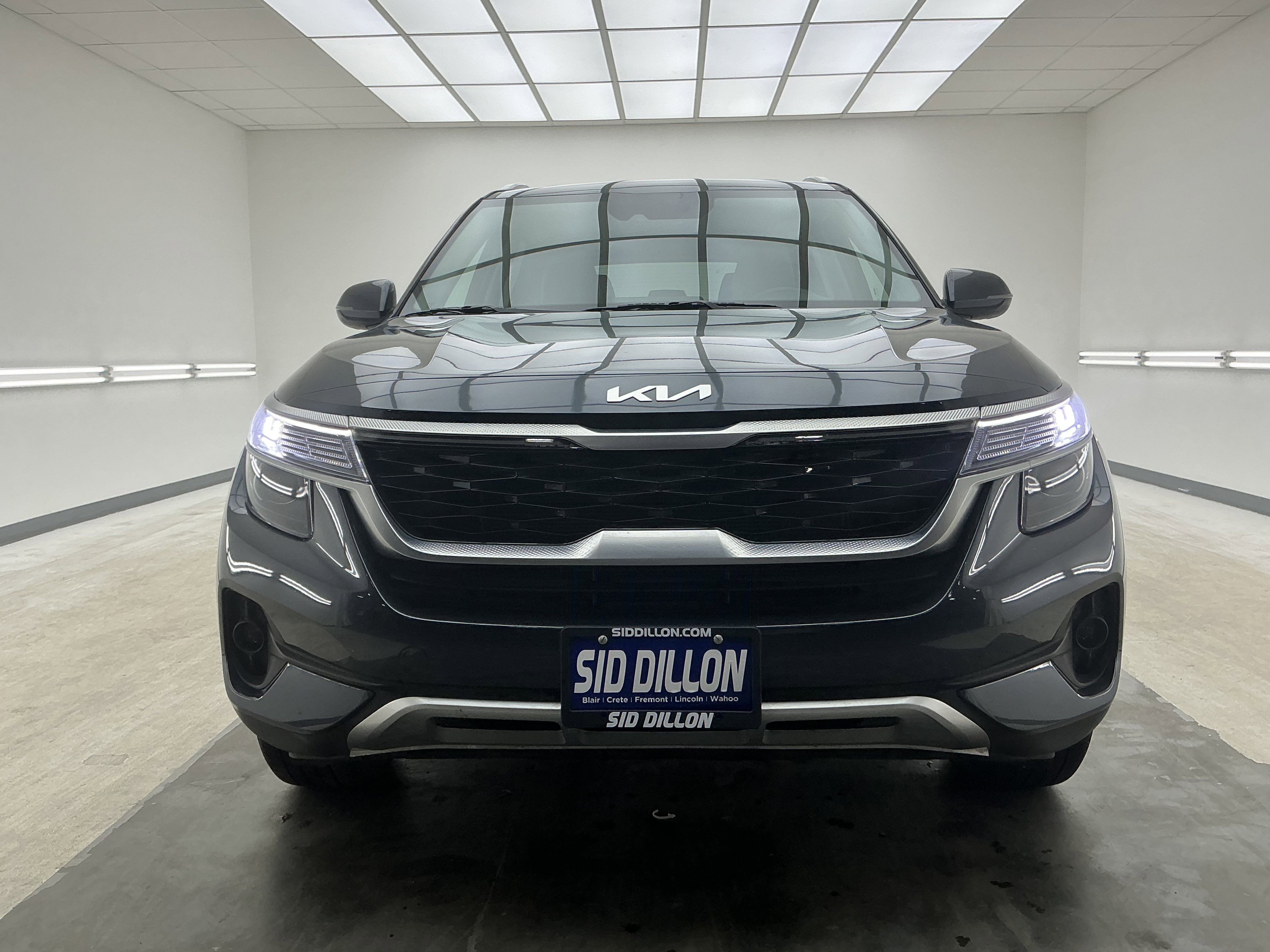 Used 2023 Gravity Gray Kia EX image 2