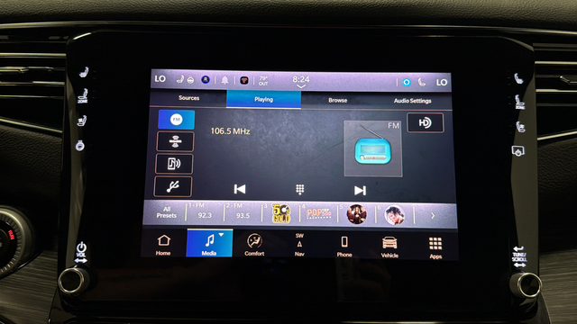 Used 2023 Diamond Black Crystal Pearlcoat Jeep Series III image 31