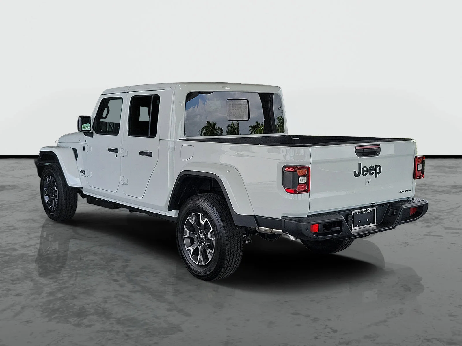 New 2026 Bright White Clear-Coat Exterior Paint Jeep Sahara image 2