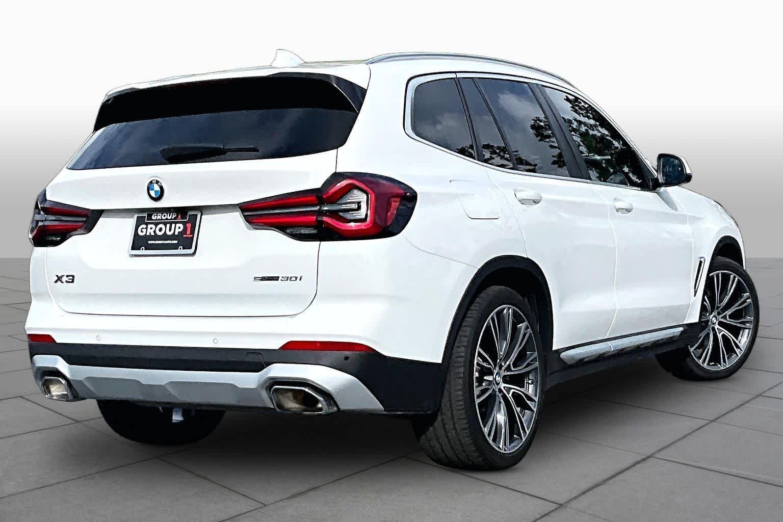 Used 2024 Alpine White BMW sDrive30i image 13